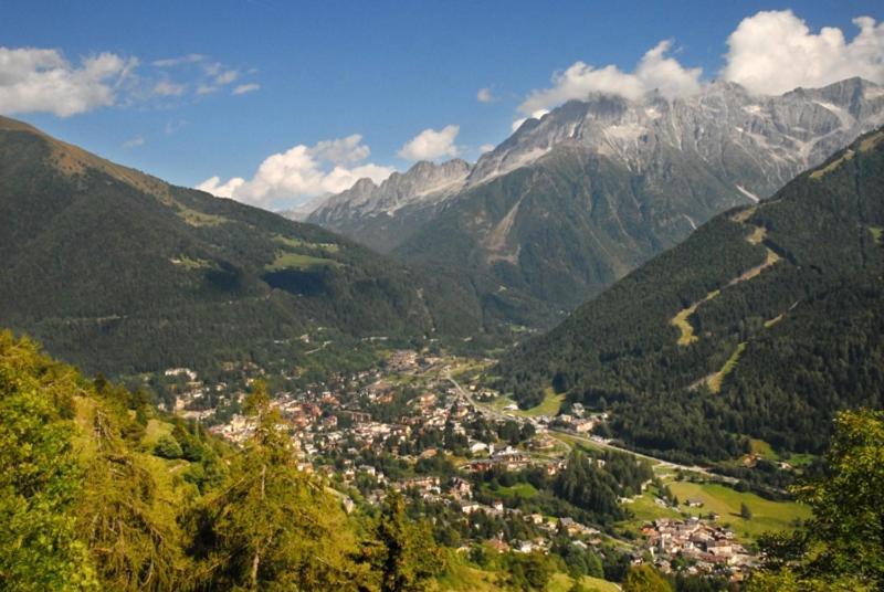 Bucaneve Ponte Di Legno Bagian luar foto